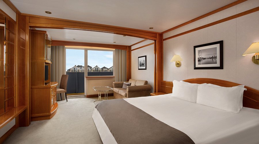 Staying in Royal Victoria: Sunborn Yacht Hotel London 12 yacht executive room