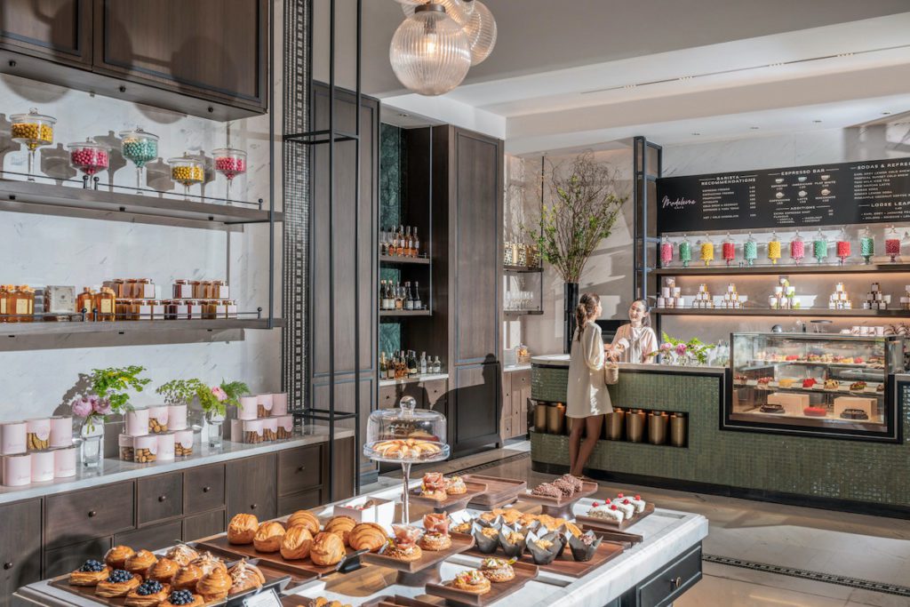 Four Seasons Hotel Bangkok at Chao Phraya River, a beautiful resort in a vibrant city 16 BPY 450