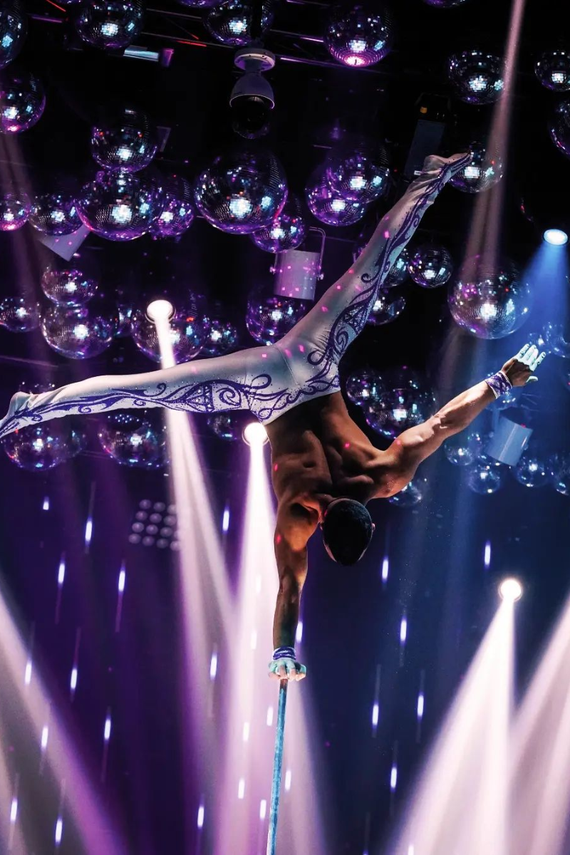 53 Dubai ariel show 53 Dubai ariel show