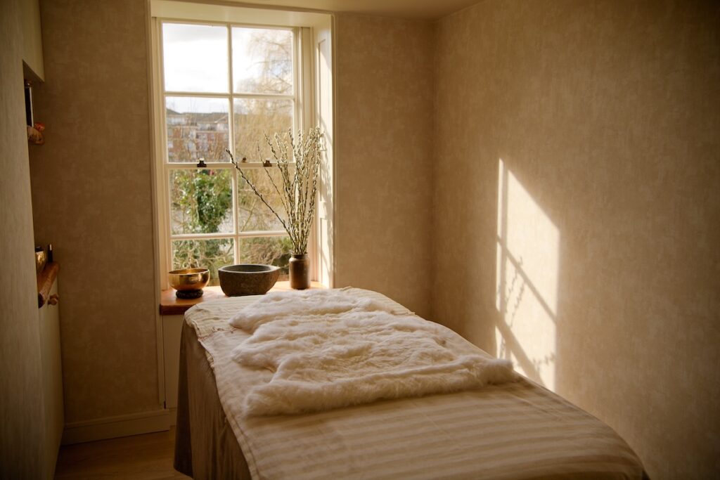 Aromatherapy Sound Healing Massage at bhuti – Nurturing Soul Health in Richmond 12 TimelessPictures.co .uk BRH Treatment Rooms 2