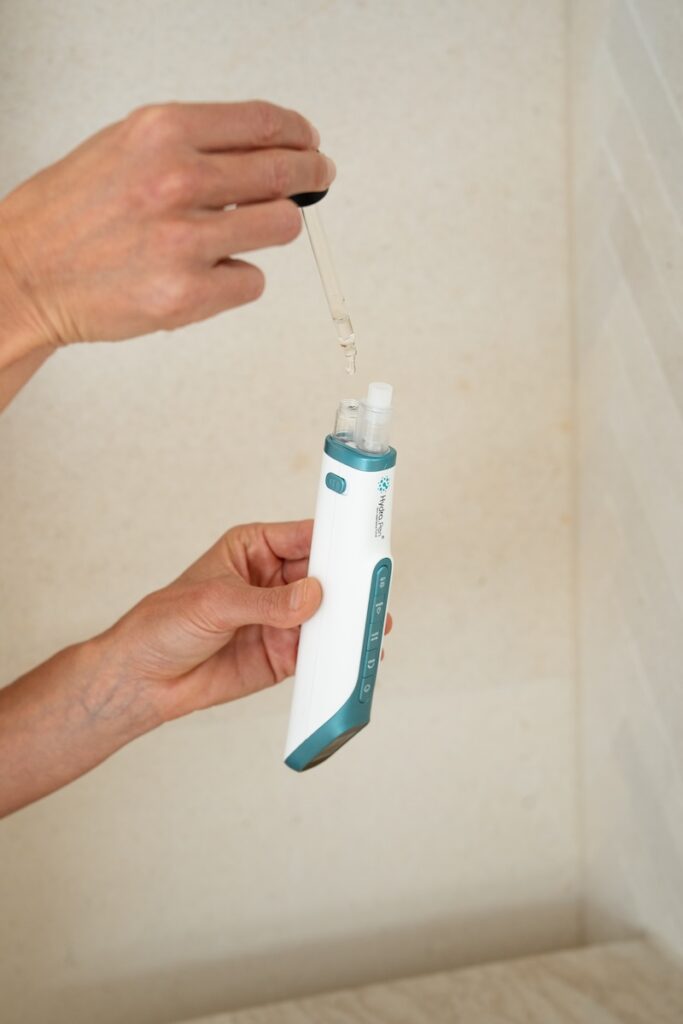 Hydra Pen H6 hands in frame 2