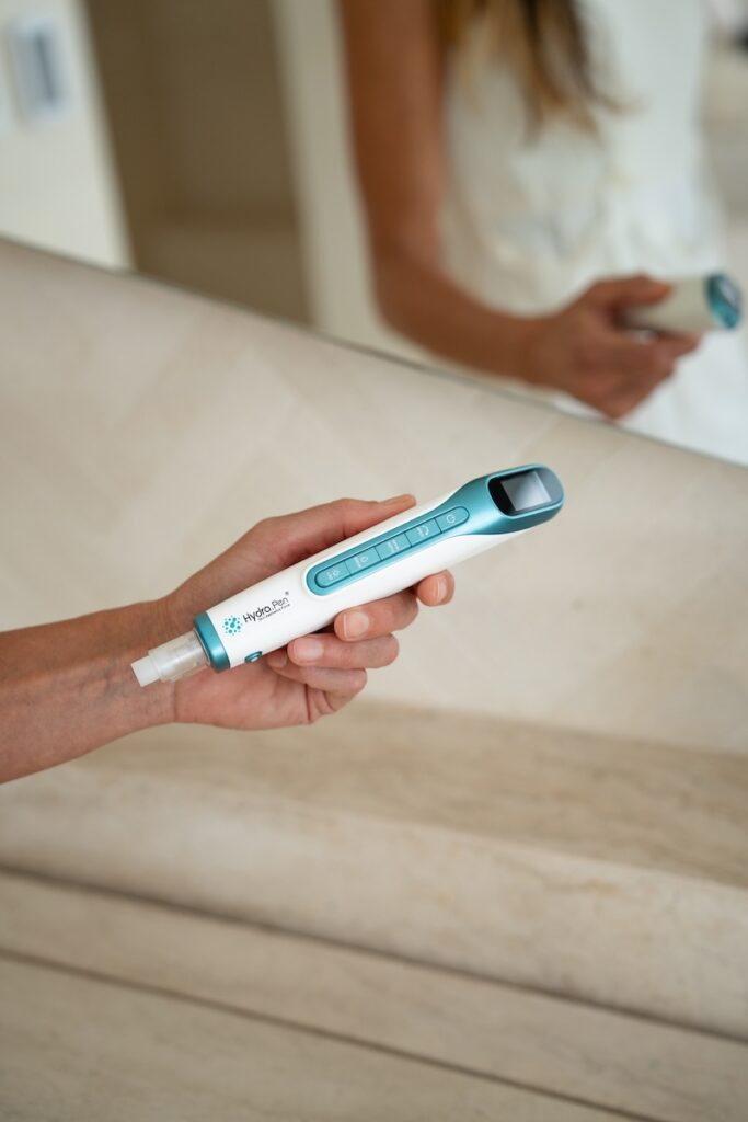 Hydra Pen H6 hands in frame